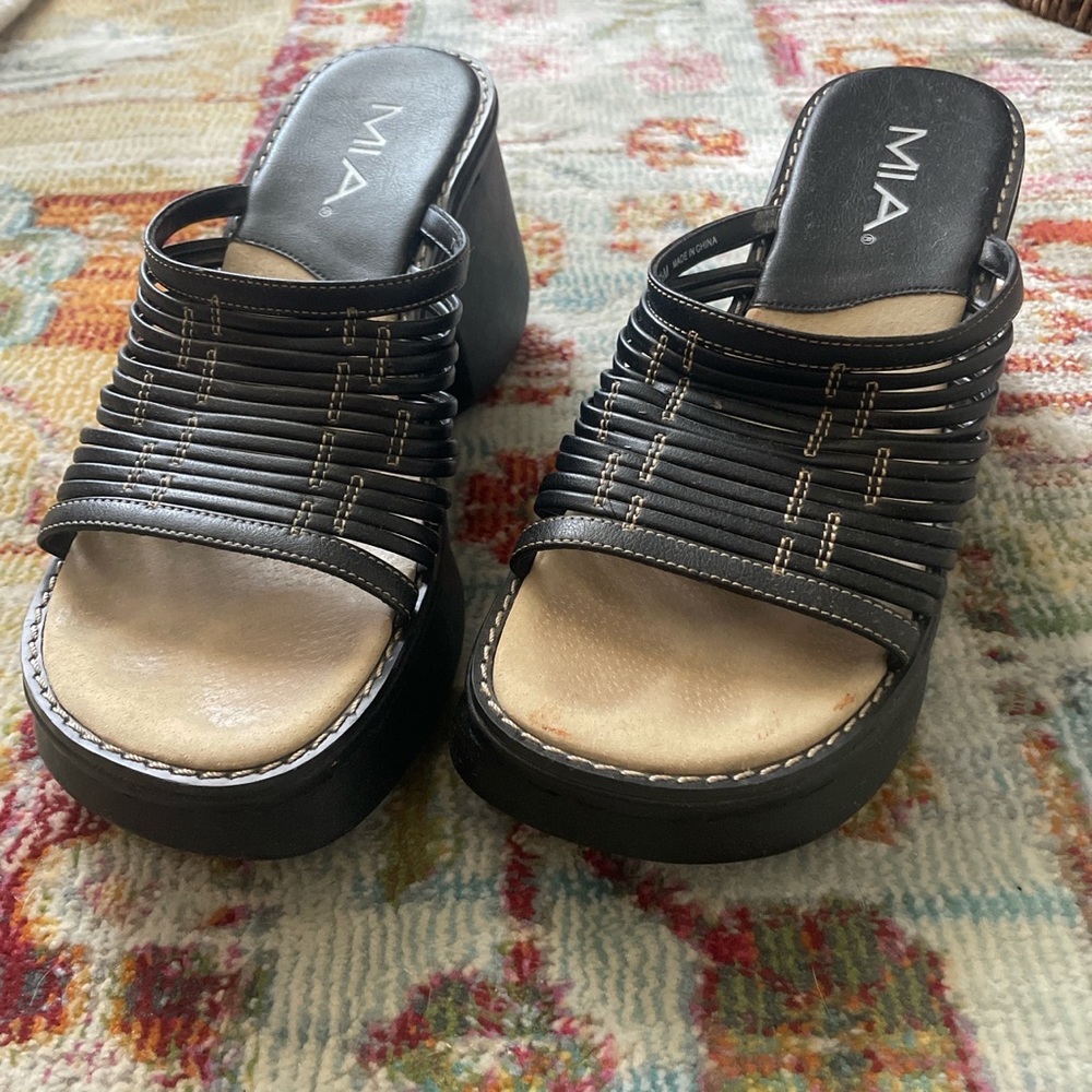 Platform MIA vintage strappy sandals